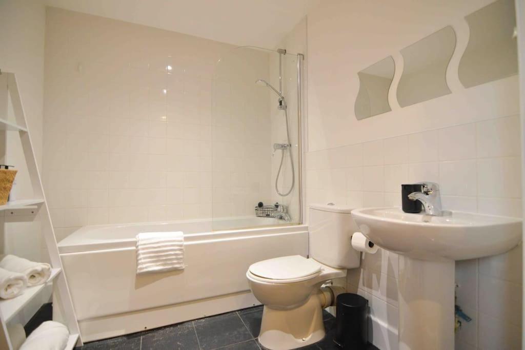 Cosy, Centrally Located Studio With Gated Parking! Loughborough Eksteriør bilde