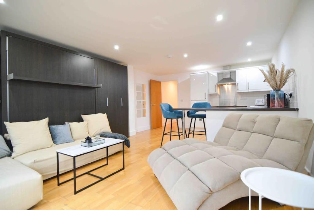 Cosy, Centrally Located Studio With Gated Parking! Loughborough Eksteriør bilde